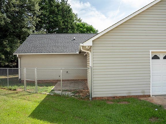 2nd image of 314 Brianna Dr