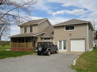 12 Dyer Ln, Grove City, PA 16127