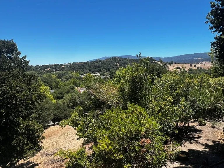 736 Hillside Dr — Photo 36