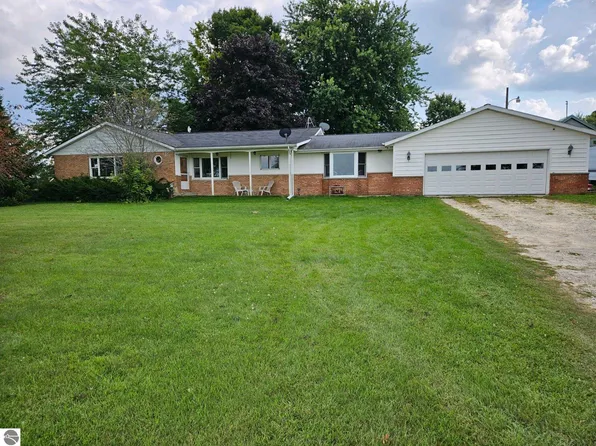 1500 E Waterwheel Rd, Edmore, MI 48829
