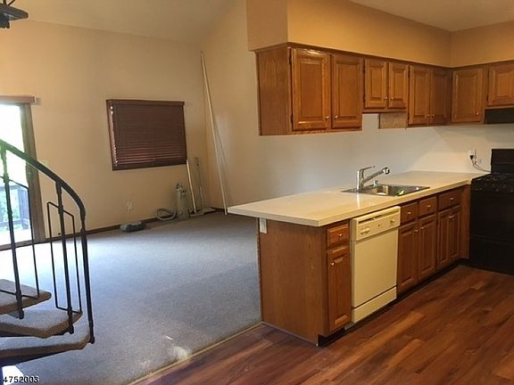 4th image of 4 Brandywine Dr #10