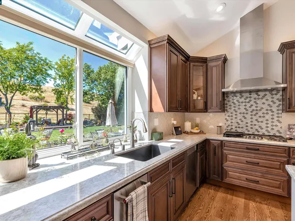 70 Country Hills Ct, Danville, CA 94506