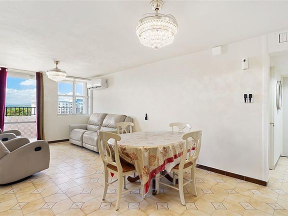 4th image of 801 Isla Verde #A