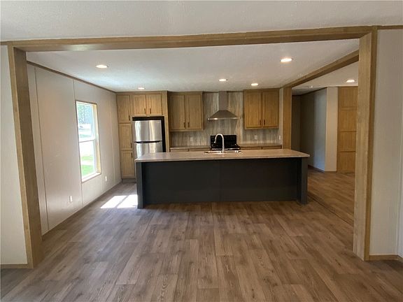 3rd image of 139 Lee Road 37