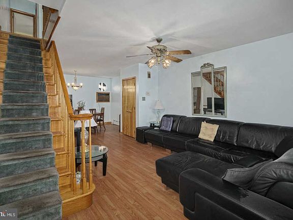 4th image of 2741 S Smedley St