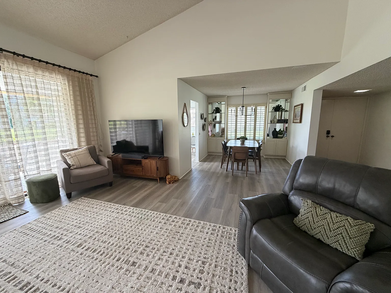 3 bed, 1693 sqft, $3,400 — Photo 4