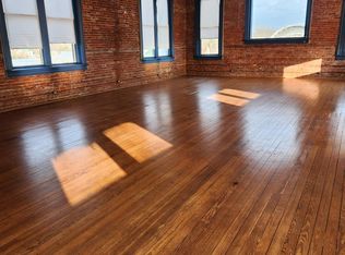 301 Main St #A, Smithville, TX 78957
