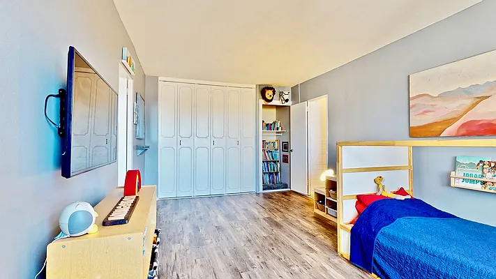 Sold by Bizzarro Agency | media 9