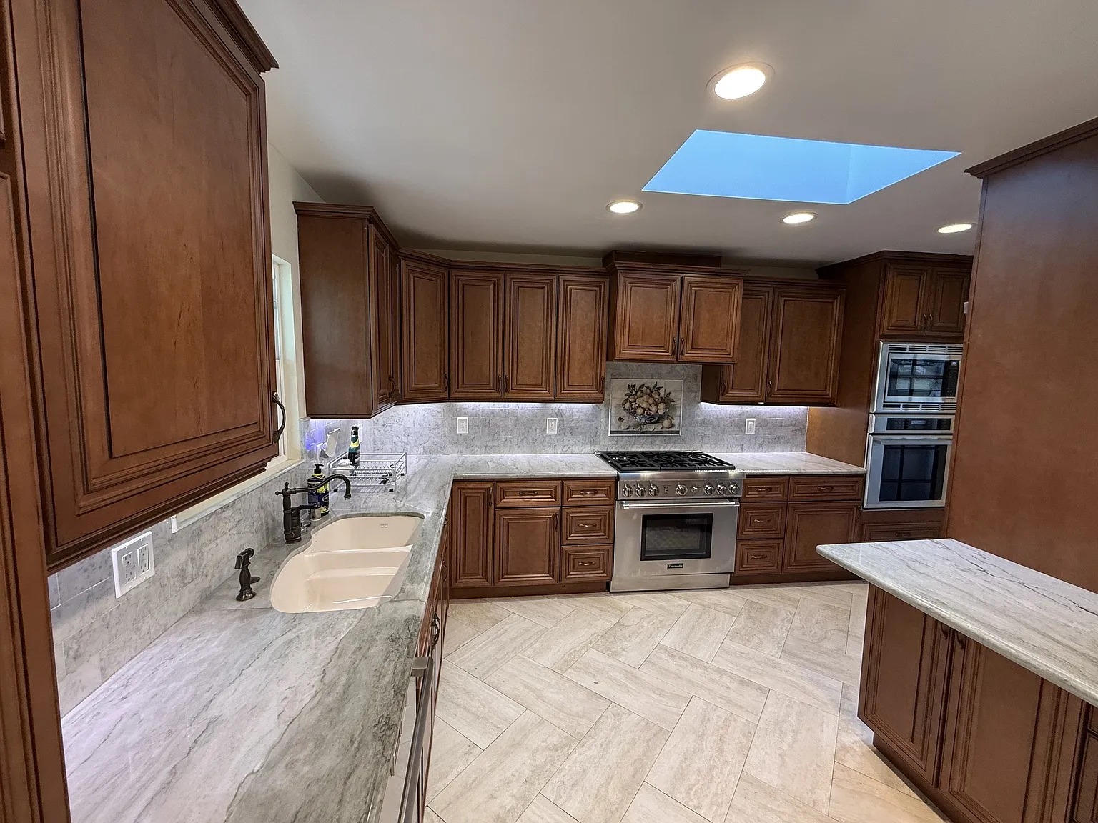 3 bed, 2488 sqft, $5,400 — Photo 3