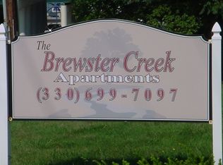 1824 Brewster Creek Dr, Akron, OH 44306