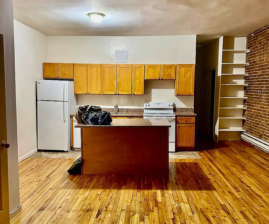 1st image of 140 Amity St #5