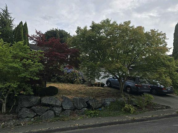 2nd image of 505 Rainbow Pl