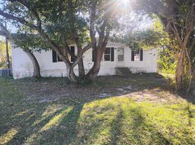211 Hucks Way