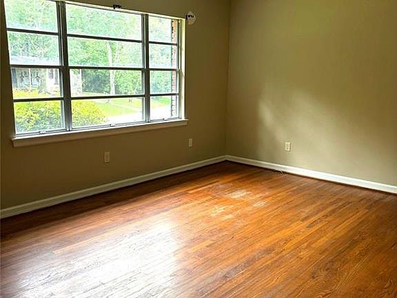 5th image of 1213 Oak Lane Cir W