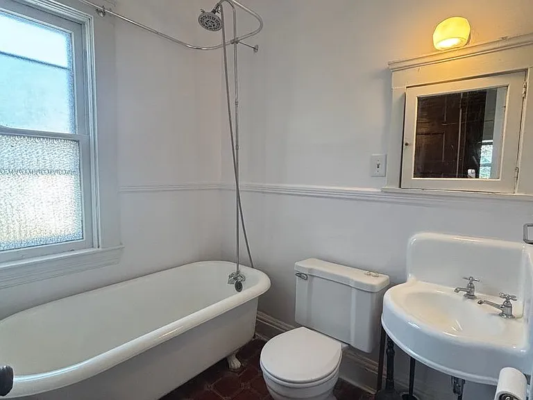 1376 W 91st St — Photo 5