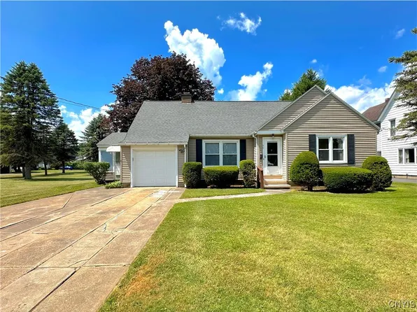 50 New Hartford St, New York Mills, NY 13417