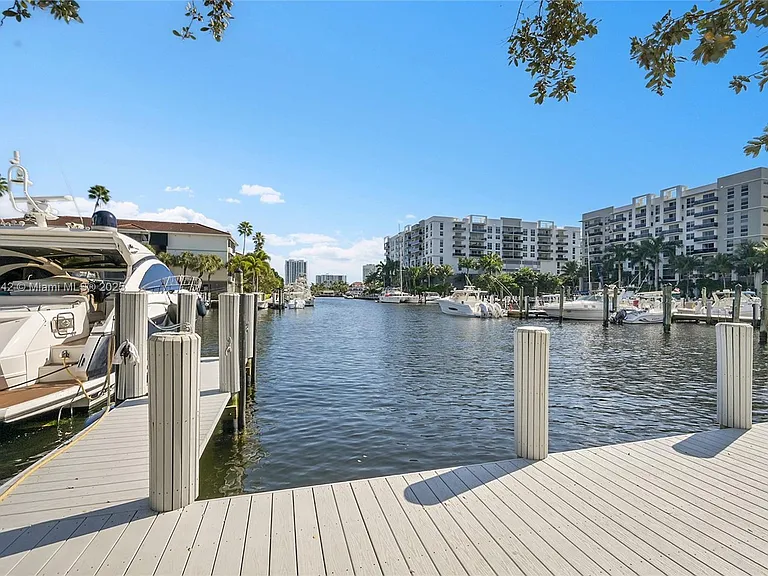3200 N Port Royale Dr N #1009 — Photo 37