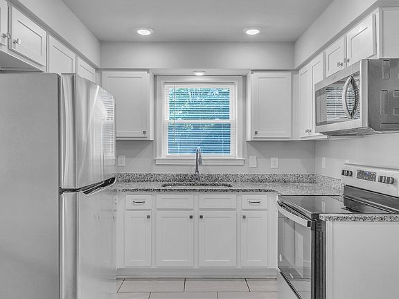 4th image of 485 N Fairview Ave