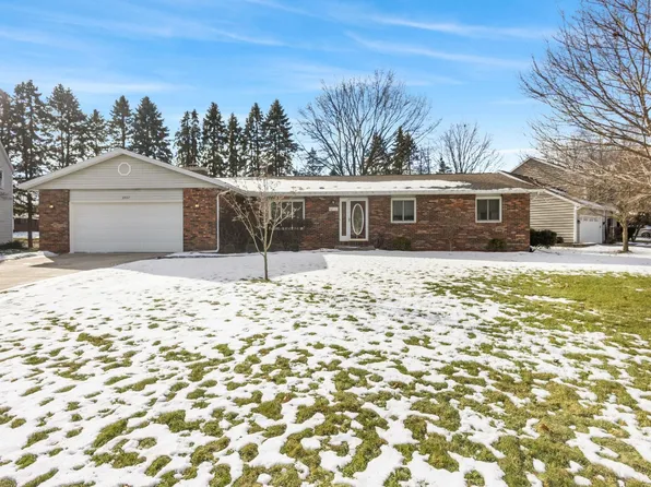 1027 Longhorn Dr, Mishawaka, IN 46544