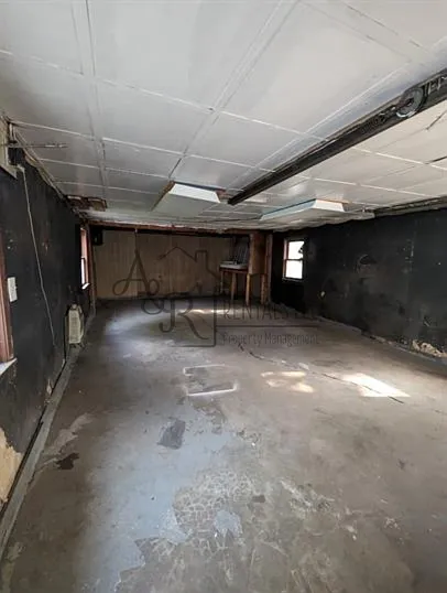 114 W Washington St — Photo 20