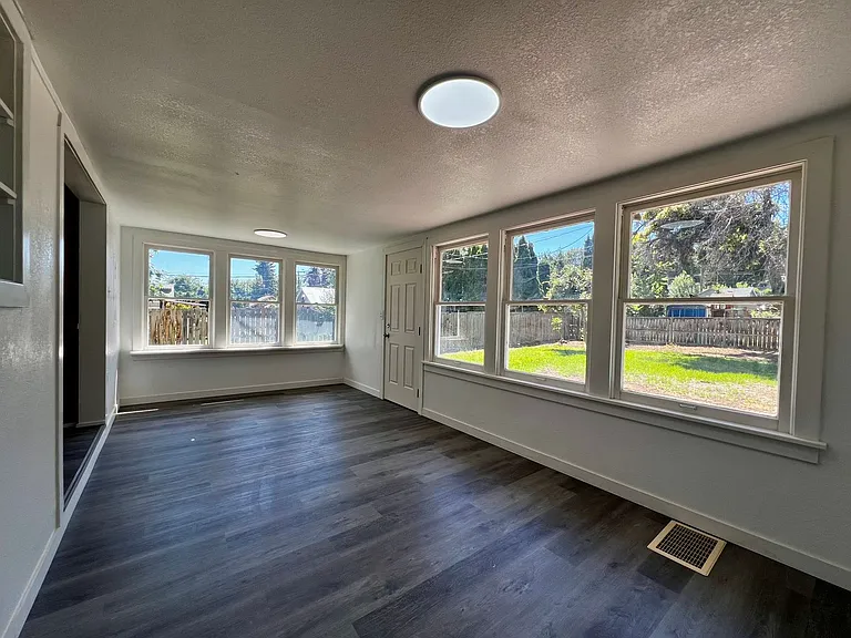 808 S 17th Ave — Photo 11