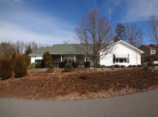 150 W Coventry Dr, Franklin, NC 28734