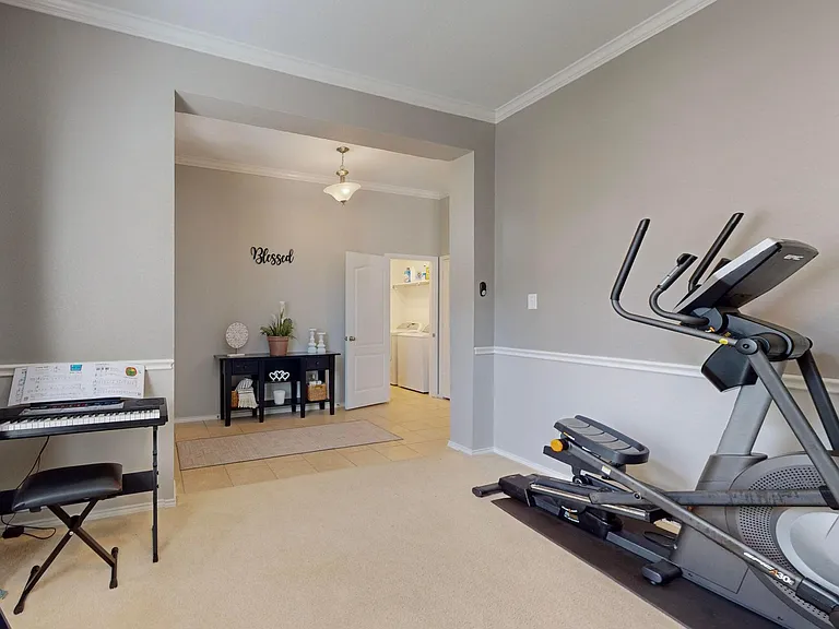 9412 Caliente Dr — Photo 21