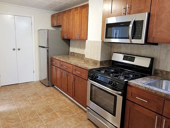 2nd image of 38 Garfield Pl #2