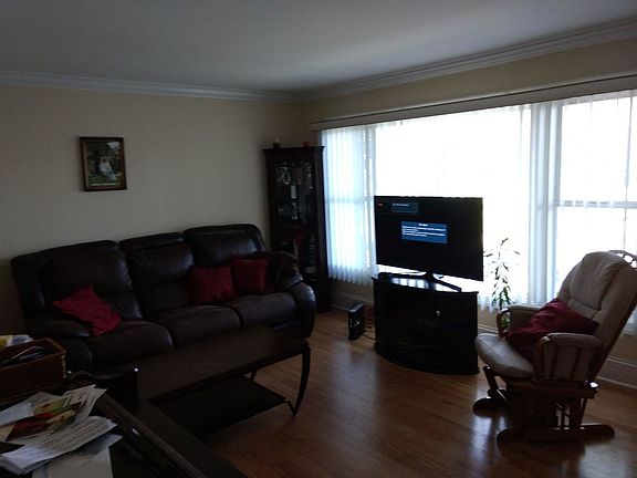 5th image of 514 Warren Ct