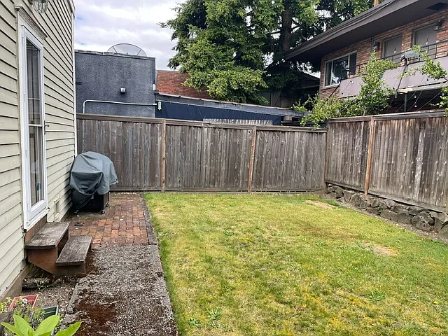 6100 Phinney Ave N — Photo 16