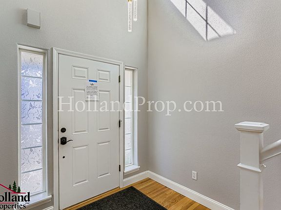 4th image of 2412 NE 11th Ave