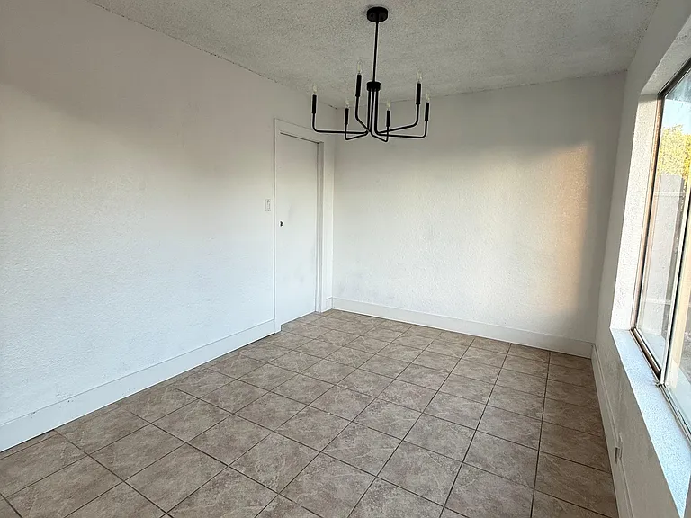 1410 Grayson Cir — Photo 12