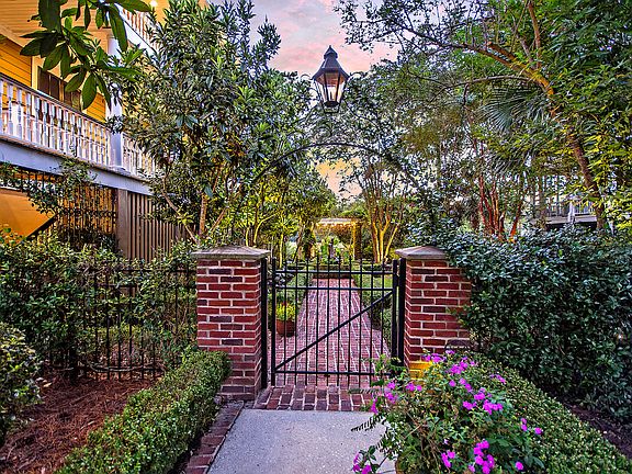 LIGHTED ELIZABETHAN GARDENS