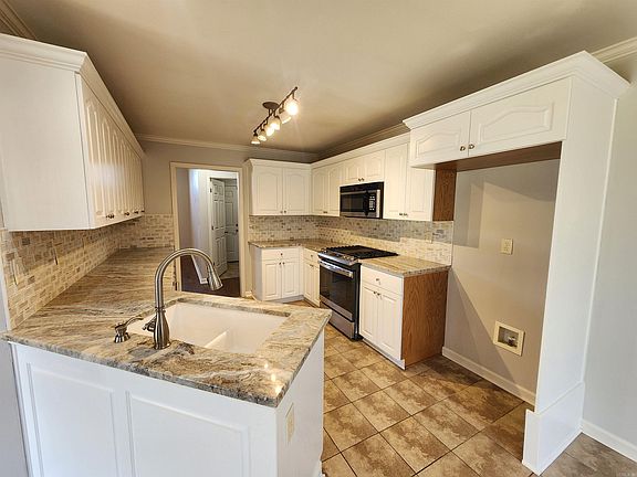 5th image of 2501 Durango Dr
