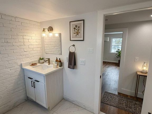 4th image of 3952 Commonwealth St #4