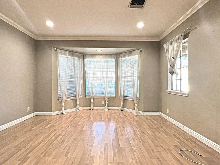 5627 Adele Ave — Photo 52