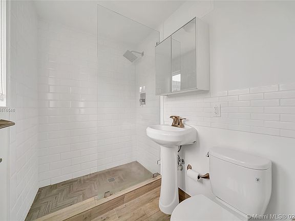5th image of 345 W 42nd St APT 1