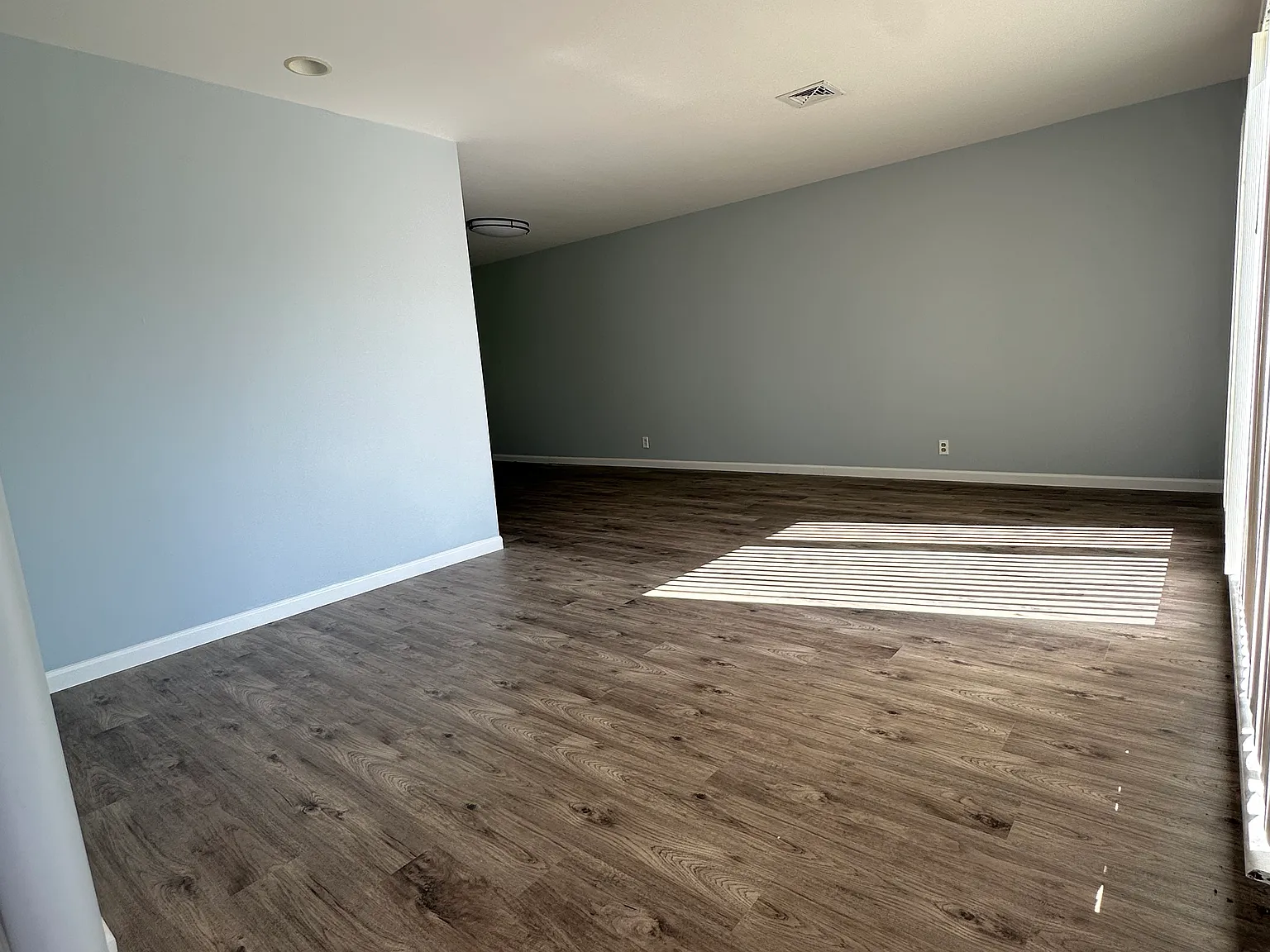 4 bed, 2077 sqft, $2,595 — Photo 4