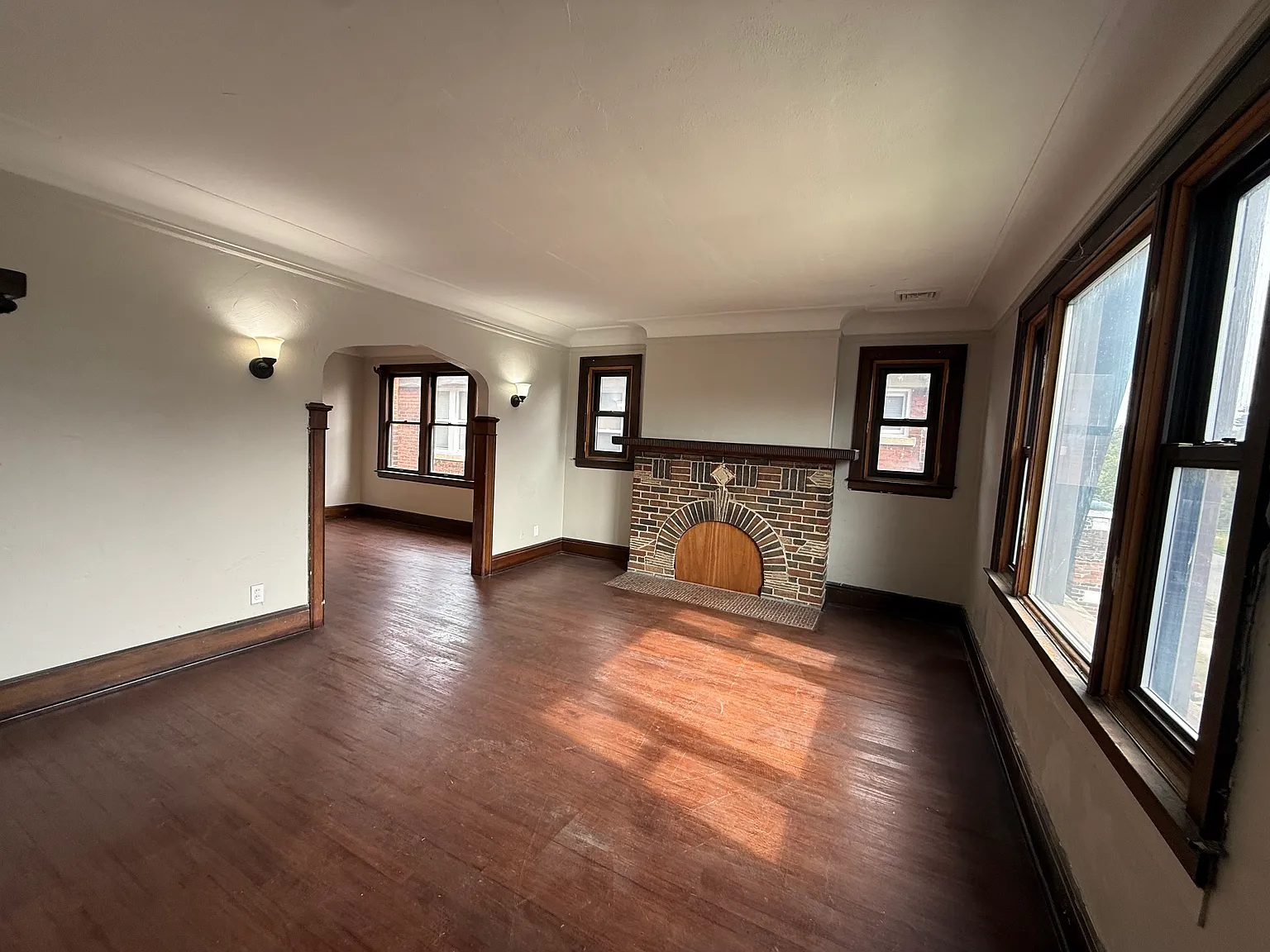 3 bed, 1325 sqft, $950 — Photo 2