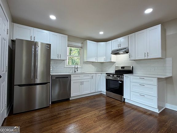 3rd image of 897 Wanda Cir SW