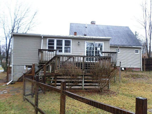 2nd image of 10 Overlook Dr