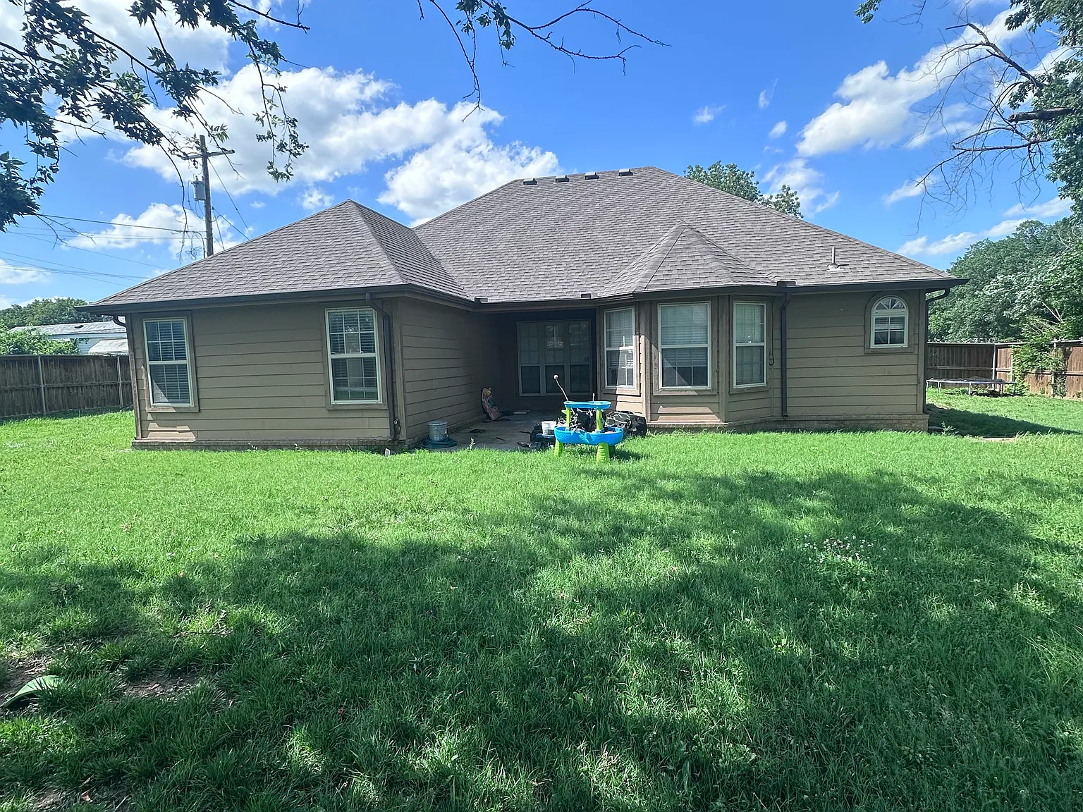 4 bed, 1863 sqft, $2,300 — Photo 2