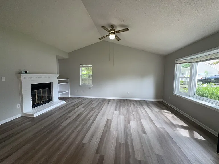 101 Wedgewood Dr — Photo 4