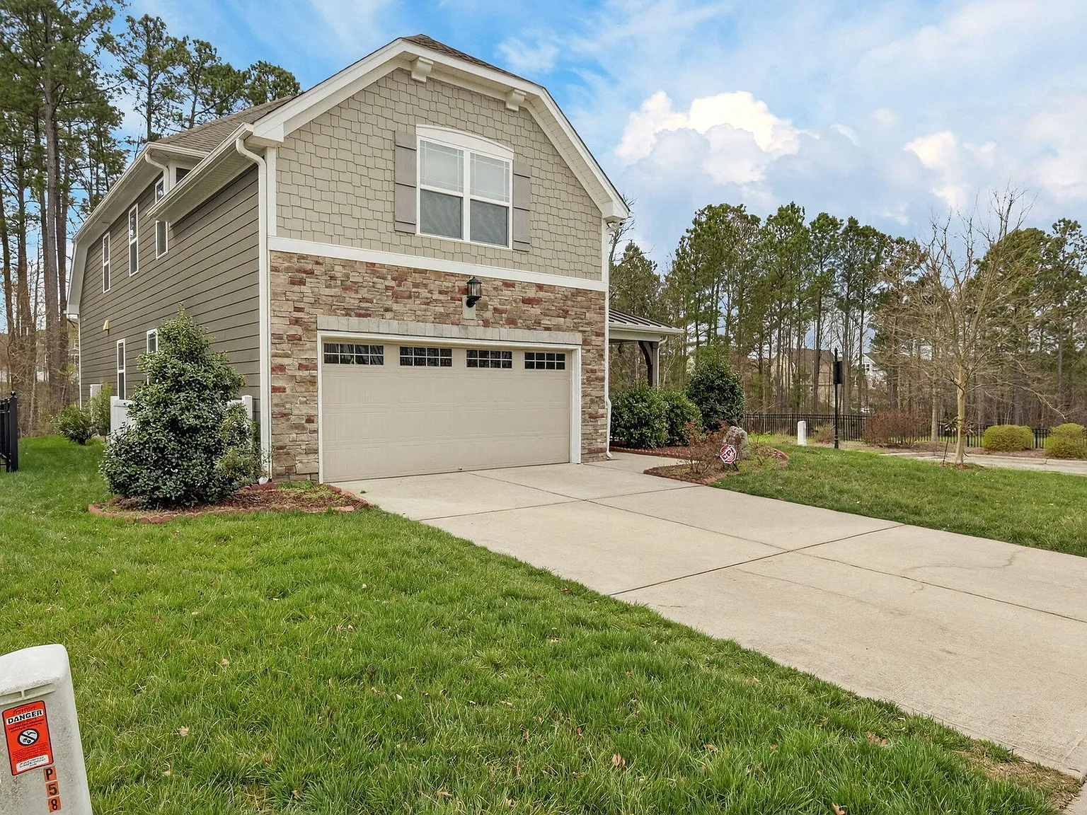 4 bed, 2876 sqft, $2,900 — Photo 4