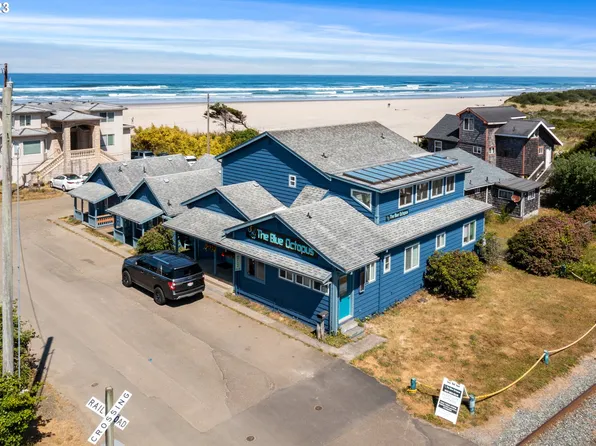 105 S 6th Ave, Rockaway Beach, OR 97136
