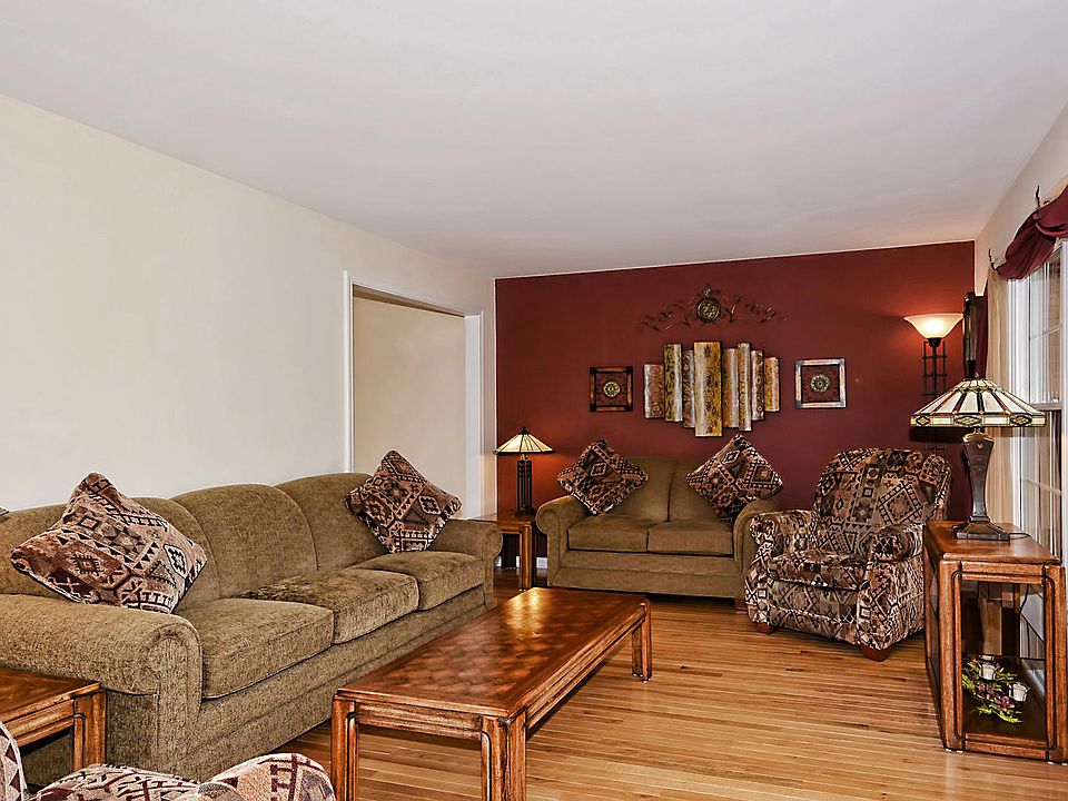 1st image of 900 Oakdale Ave