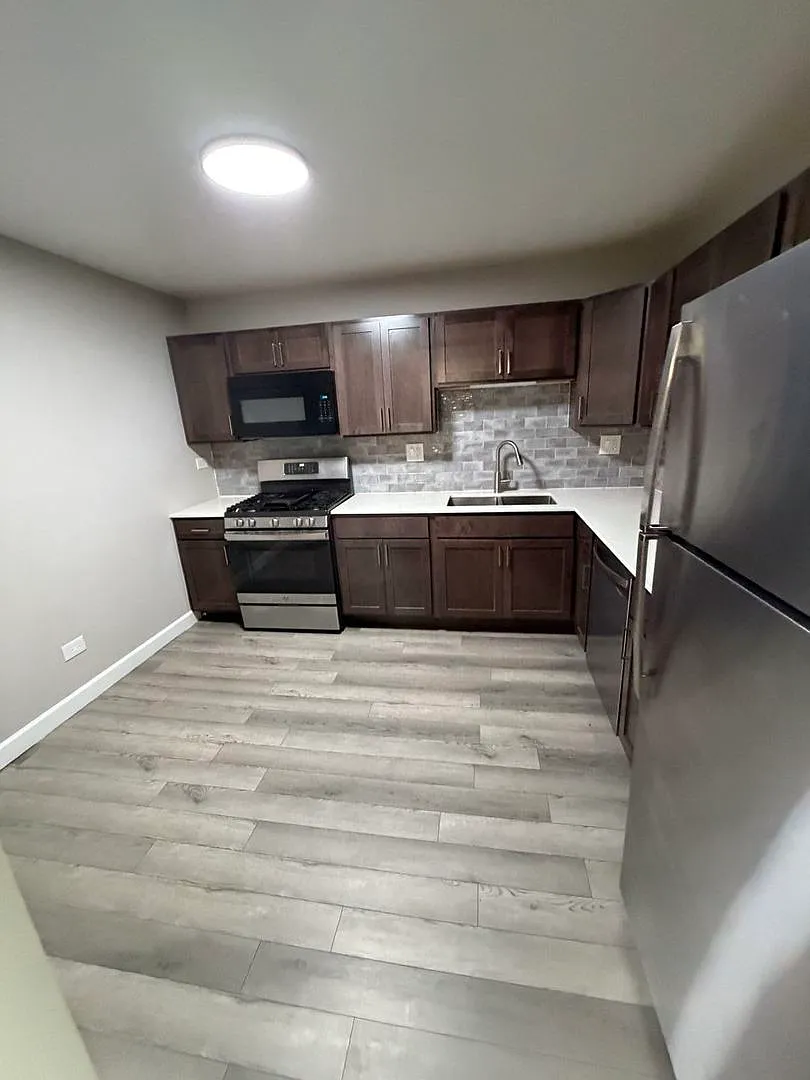 2 bed, 1230 sqft, $2,200 — Photo 4