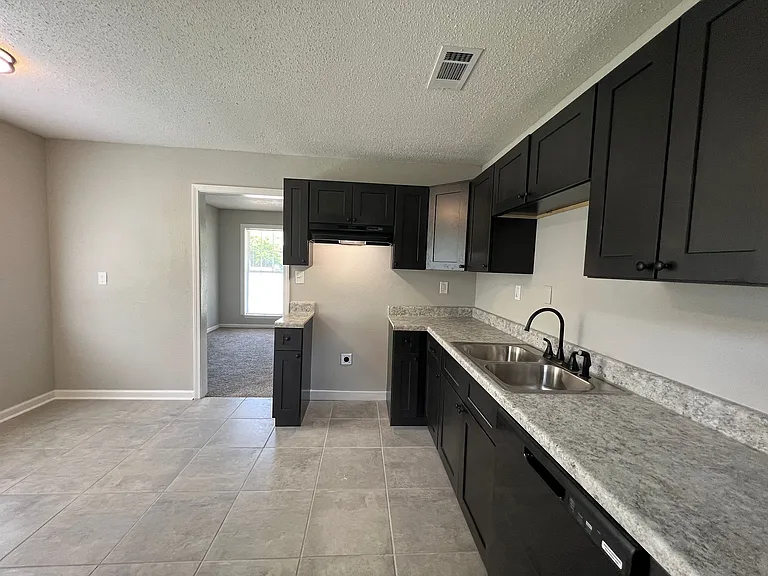 571 Loraine Rd — Photo 13