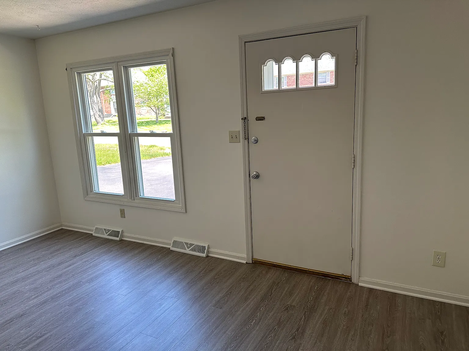 2 bed, 1.5 bath, 1200 sqft, $1,350 — Photo 4