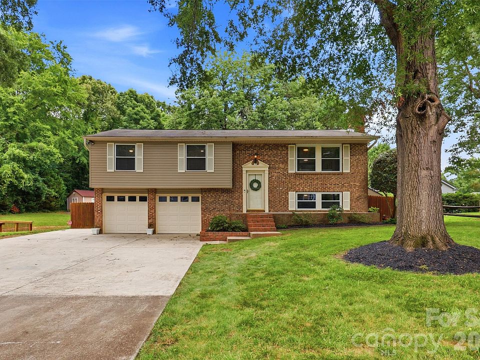 1st image of 716 Regency Dr